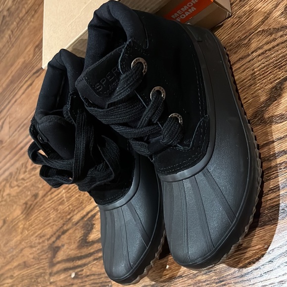 Brand New Sperry Women’s Breakwater Duck Suede Boot! - Picture 3 of 5